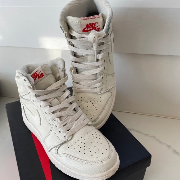 Nike Air Jordan’s 1 Retro High OG BG - High Sail/University Red - Picture 4 of 5